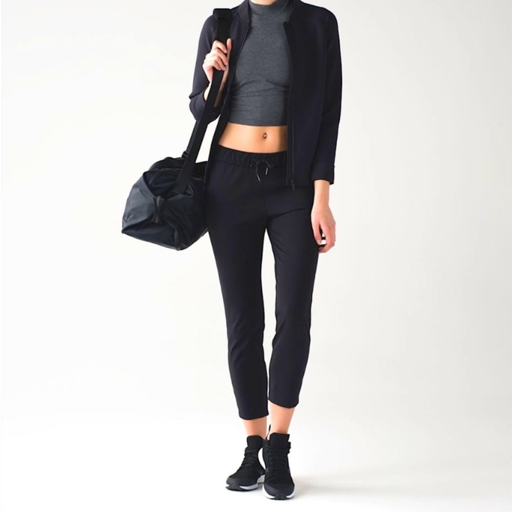 Lululemon On The Fly Pant 28" size 8 black